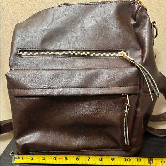 TRENDY FASHIONABLE Leather Backpack with removal shoulder strap - Picture 7 of 8